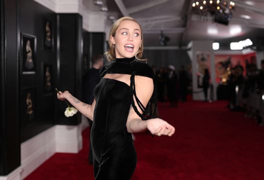 Miley Cyrus Bump Grammy Awards