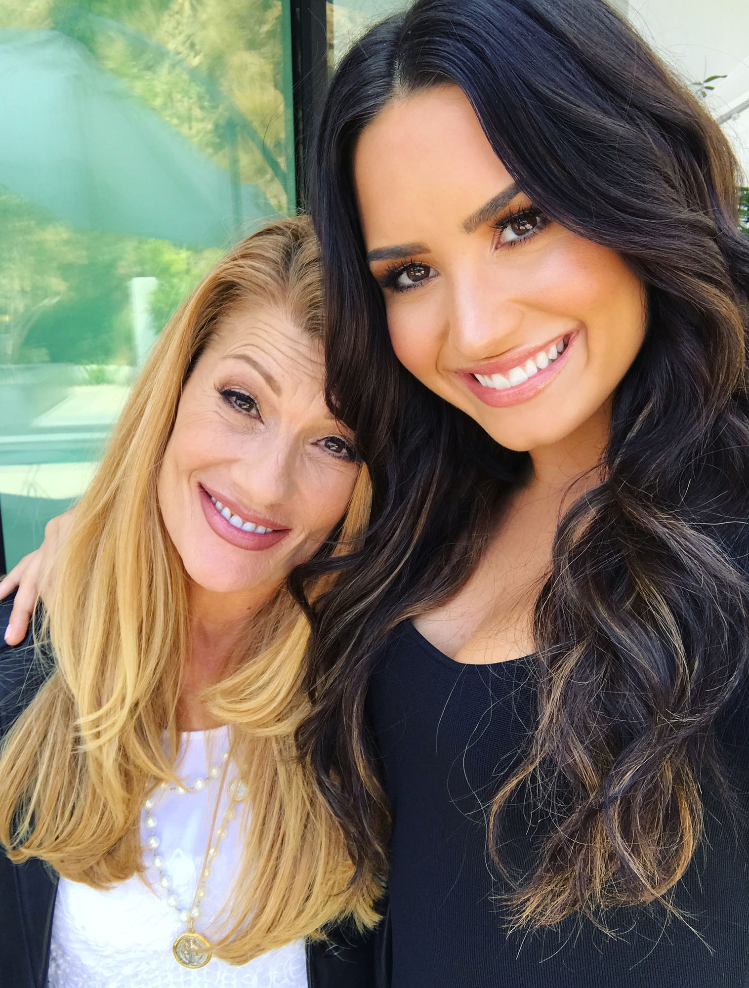 Dianna De La Garza with daughter Demi Lovato (August 2017)