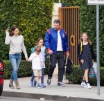 Ben Affleck meets with Jennifer Garner to say hello to his kids after school