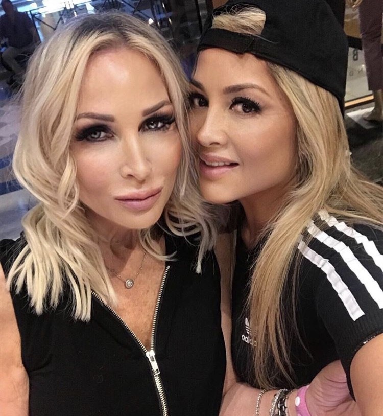 Kim D & Her Friend Posing For A Selfie