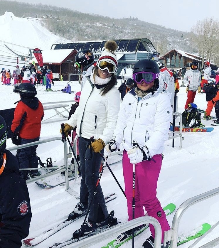 Kelly & Jolie Skiing