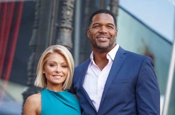 Kelly Ripa Michael Strahan Run In