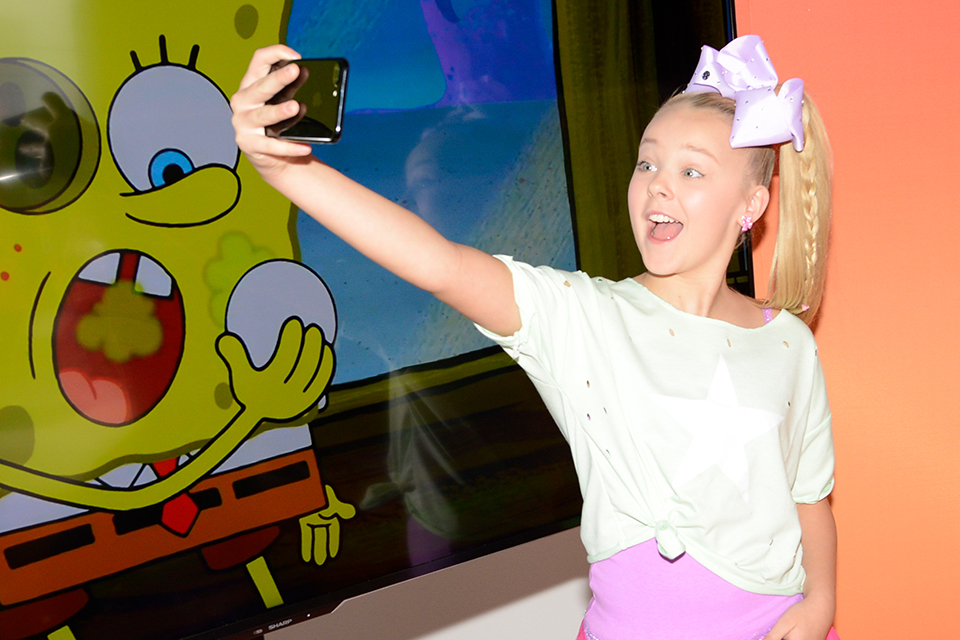 9 Times Your Favorite Celebs Posted An Epic Selfie