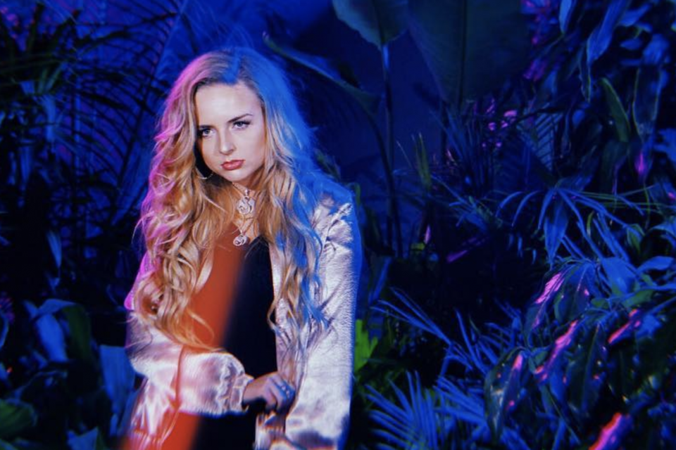 Mackenzie Nicole On Why Her Album ‘The Edge’ is an ‘Invitation’ to Listeners